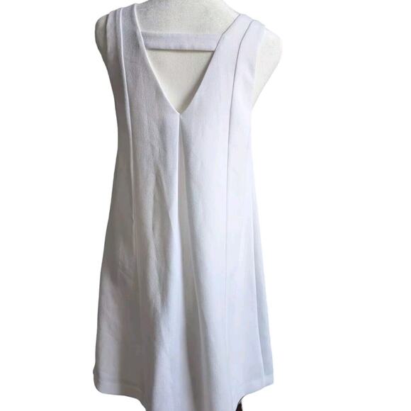 BCBG White Crepe Shift Dress XS Women A Line Sleeveless Cutout Mod VNeck Swing - Picture 6 of 16